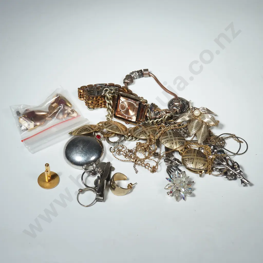 Quantity of Costume Jewellery Image 1++
