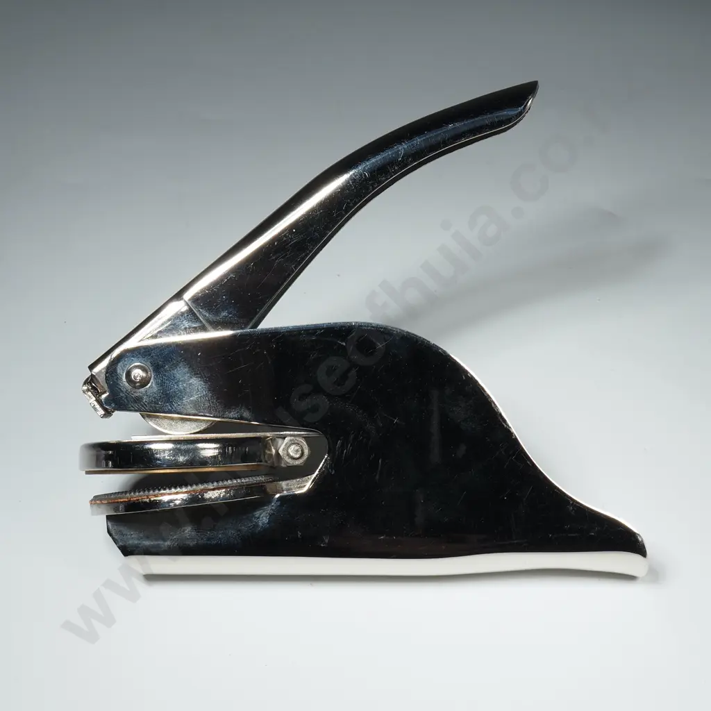 Embossing Seal Stamp for a Notary Public in Hawaii Image 1++