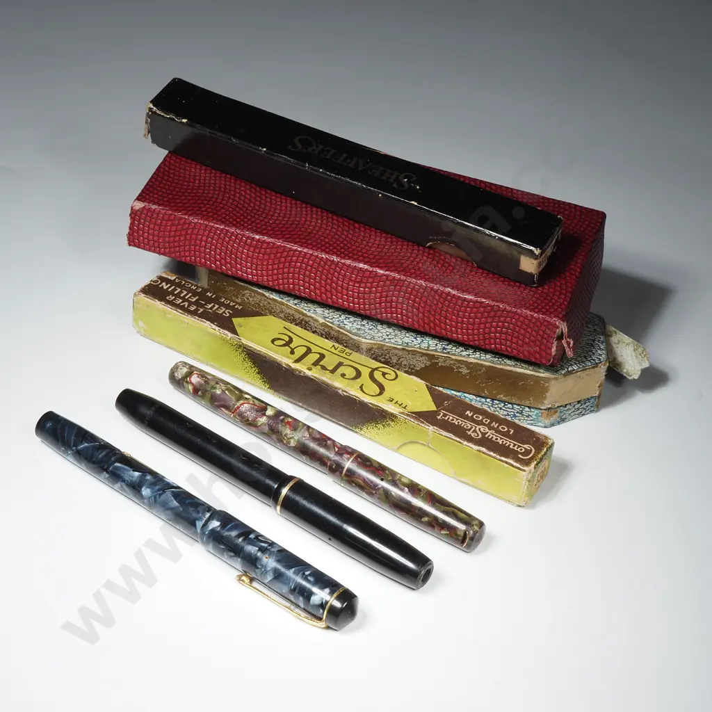 Assorted Lot of Fountain Pens all A/F  Image 1++