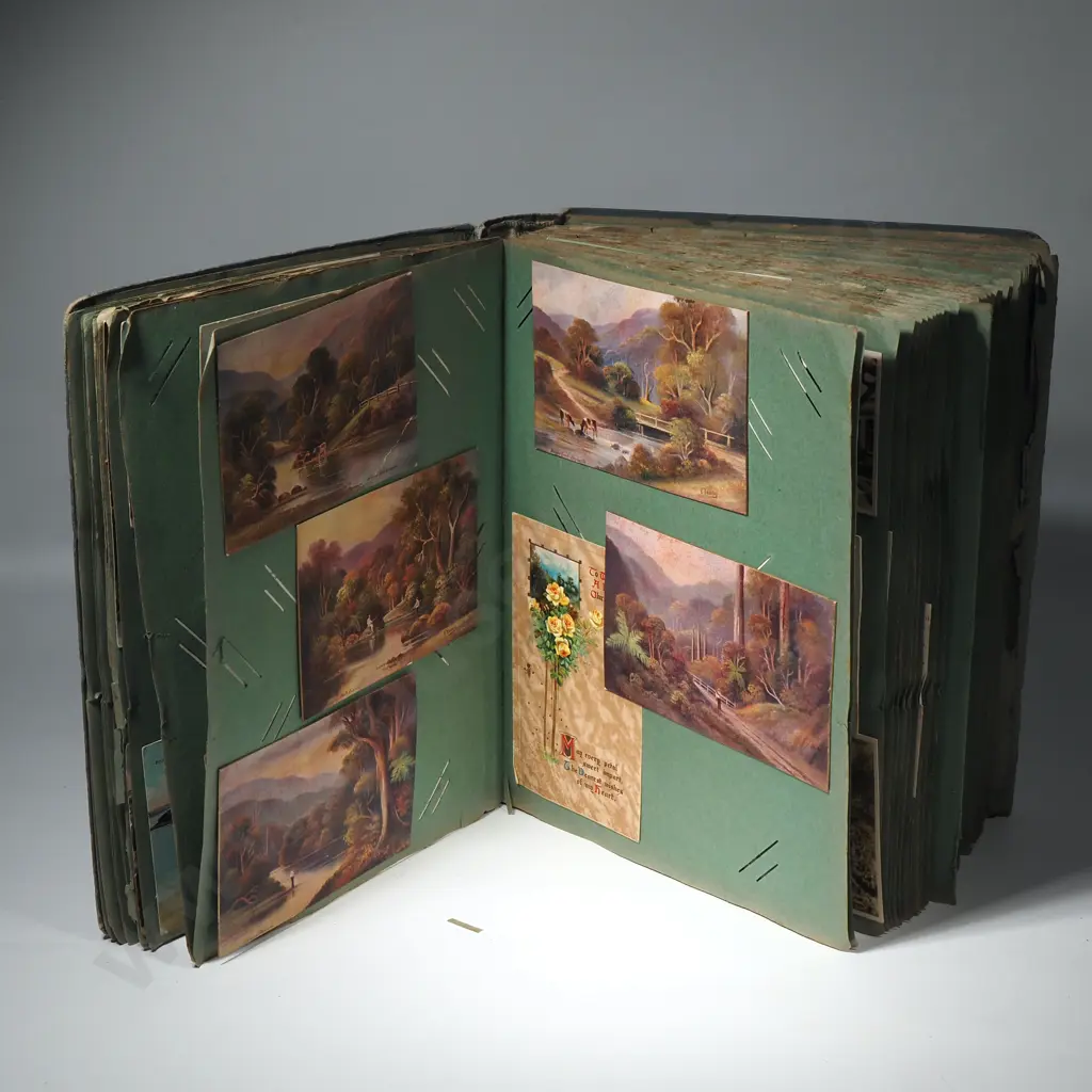 Vintage Postcard Album w Large Number of  Mainly New Zealand & Australian Postcards. Image 1++