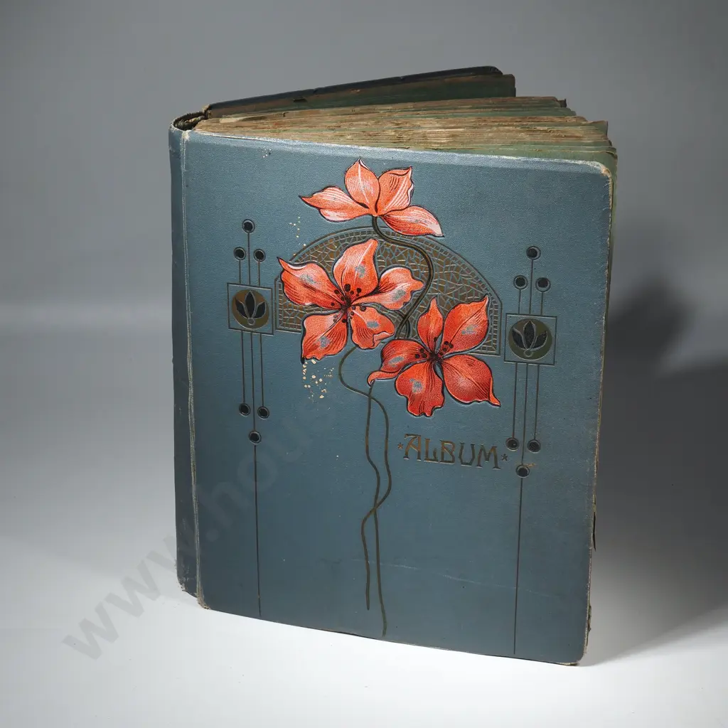 Vintage Postcard Album w Large Number of  Mainly New Zealand & Australian Postcards. Image 1++