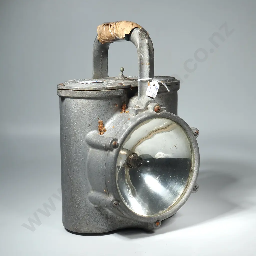 Fairmont Railway Motors Hand Lantern Image 1++