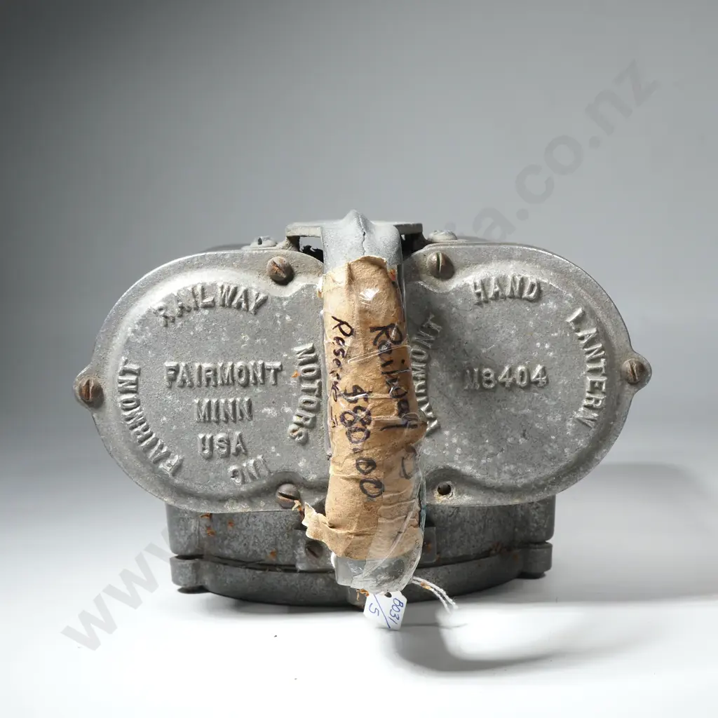 Fairmont Railway Motors Hand Lantern Image 1++