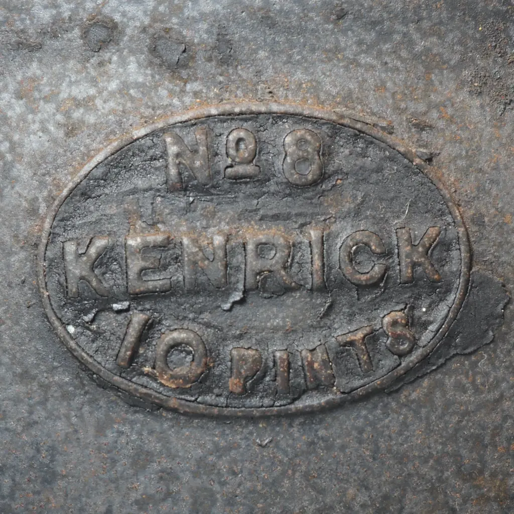 Large Cast Kenrick No 8 Cast Iron 10 Pint Pot, Set of Four Graduated Kitchen Scale Weights & Two Minalloy NYC Pots Image 1++