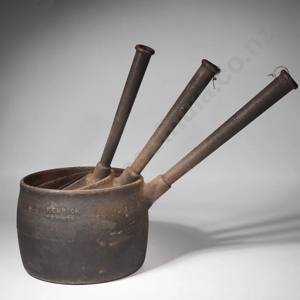 Graduated Set of Three Kendrick Cast Iron Pots, The Largest 16 Pints Image 1++
