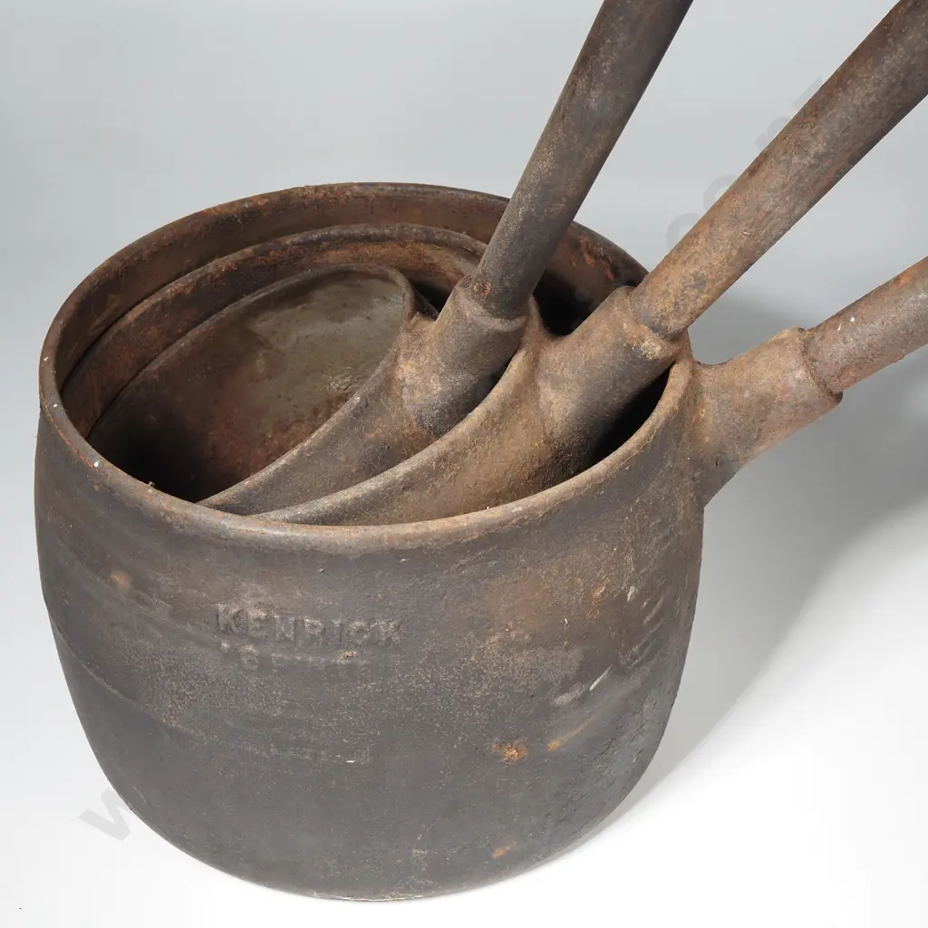 Graduated Set of Three Kendrick Cast Iron Pots, The Largest 16 Pints Image 1++