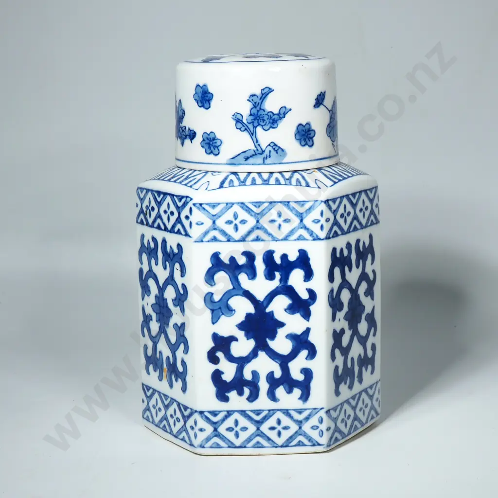 Blue & White Porcelain Hexagon Covered Tea Caddy Image 1++