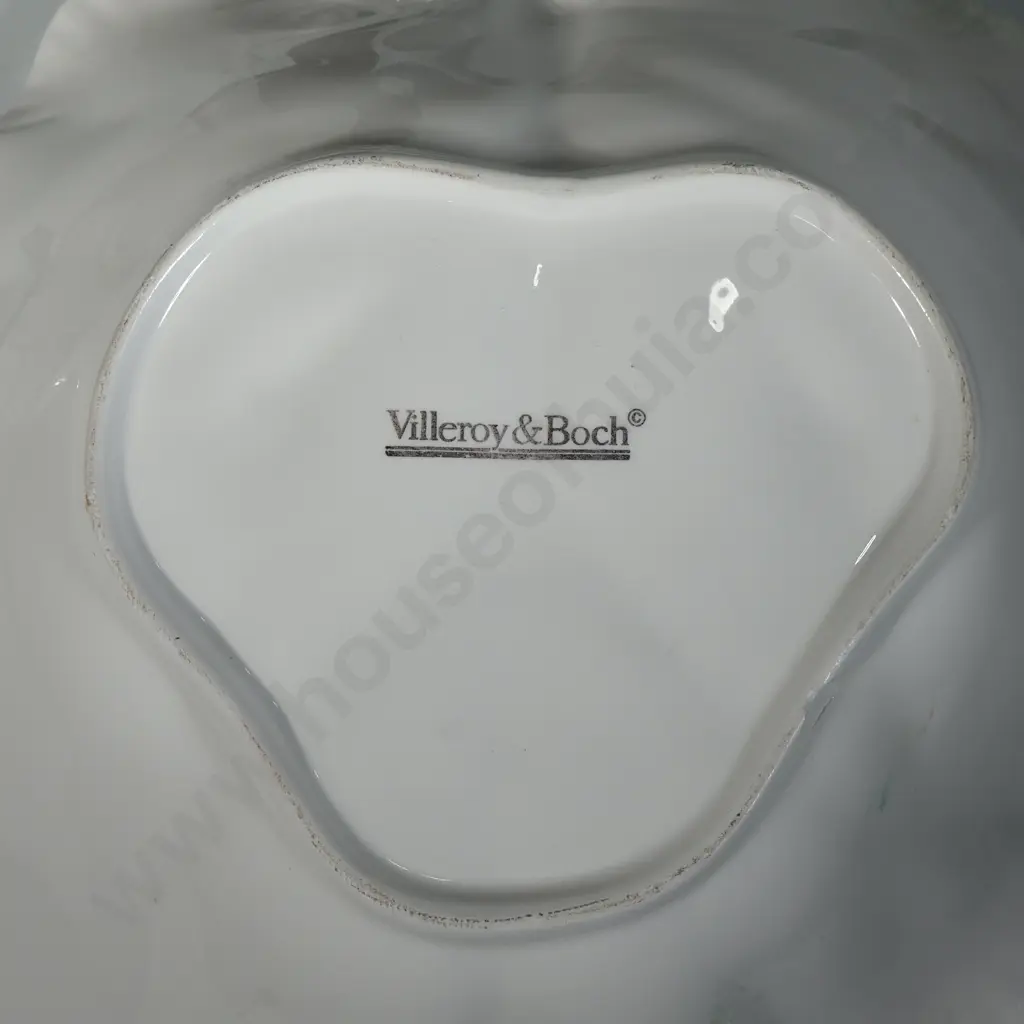 Villeroy & Boch Green Leaf Bowl & a Royal Doulton Lidded Tureen in the Juno Pattern Image 1++
