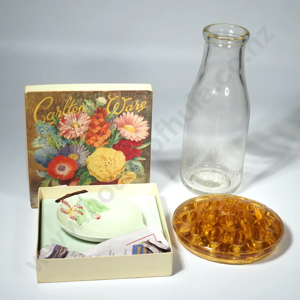 Boxed Carlton Ware  Green Leaf Dish in The Apple Blossom Design complete w Butter Knife Image 1++