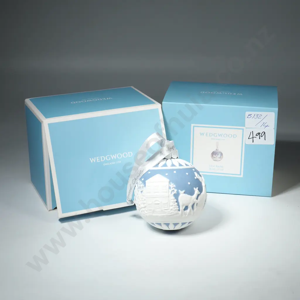 Wedgwood Jasperware Christmas Bauble - Boxed Image 1++