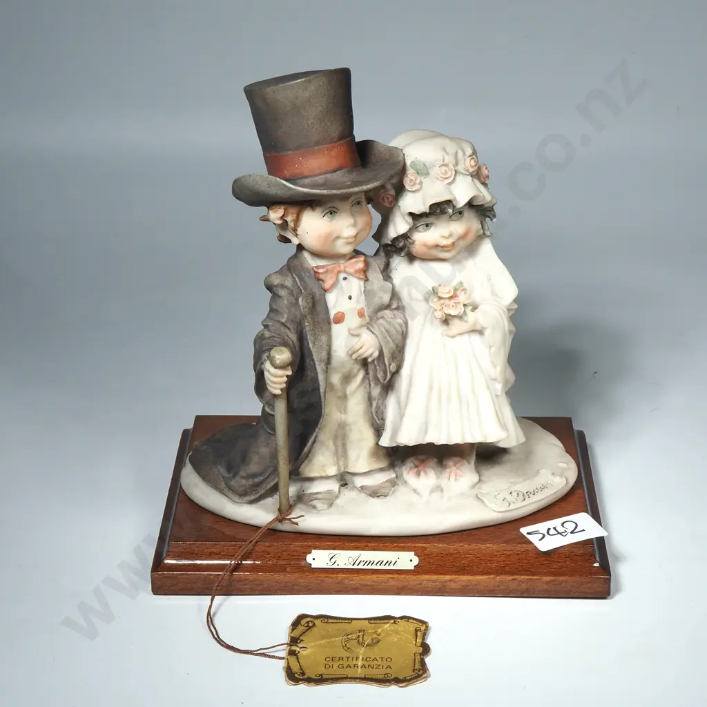 Capodimonte Resin  Figure 'Wedding Scene Image 1++