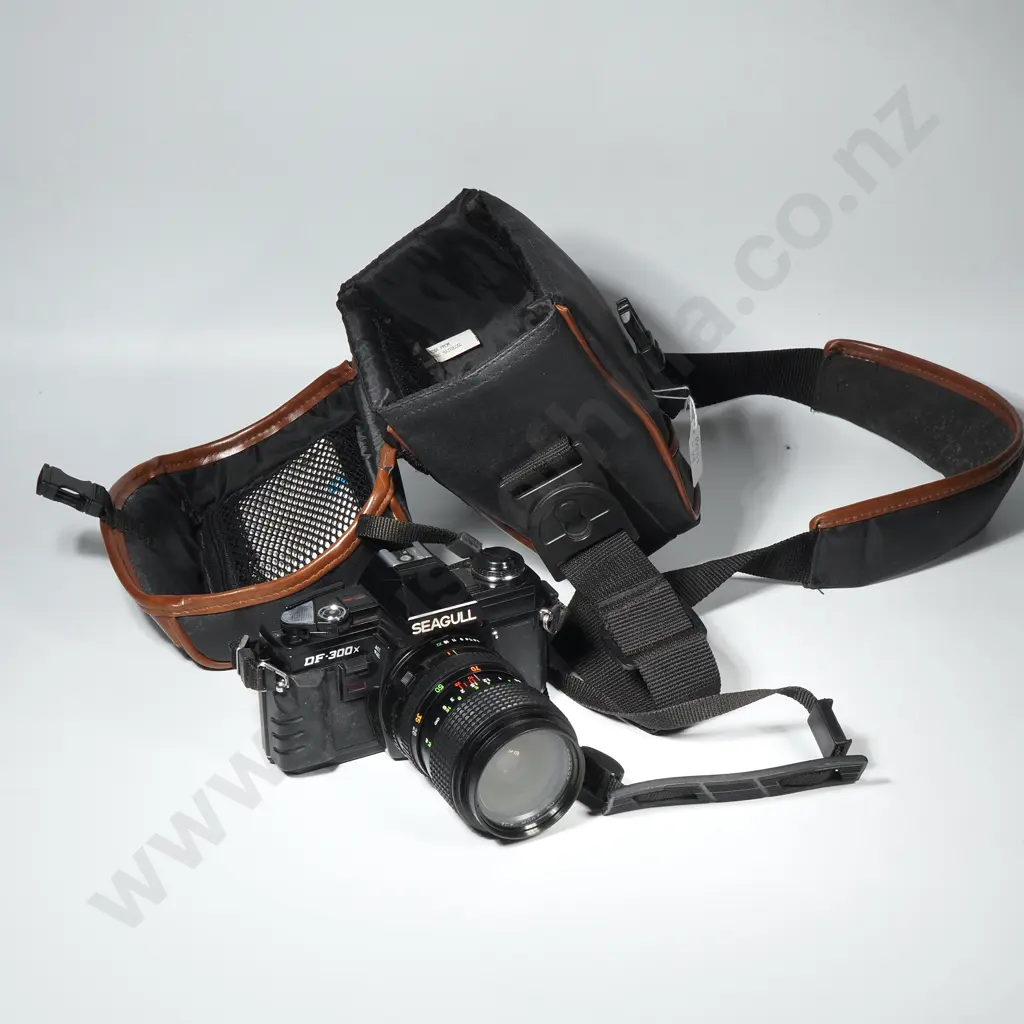 Seagull DF- 300 X FIlm Camera In Case Image 1++