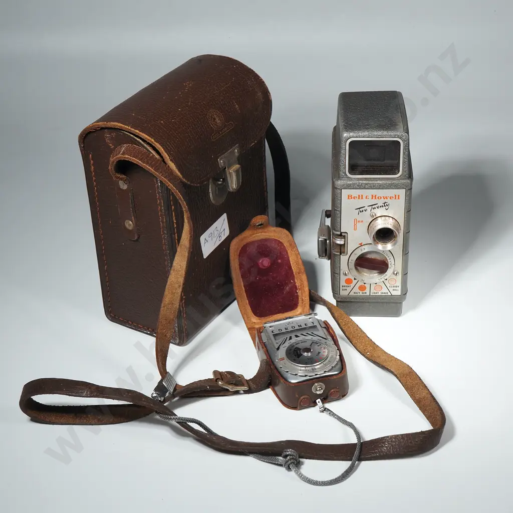 Vintage Bell & Howell 'Two Twenty' 8mm Movie Camera Image 1++