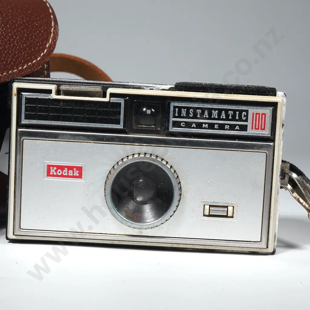 Kodak Instamatic 100 camera & Case Image 1++