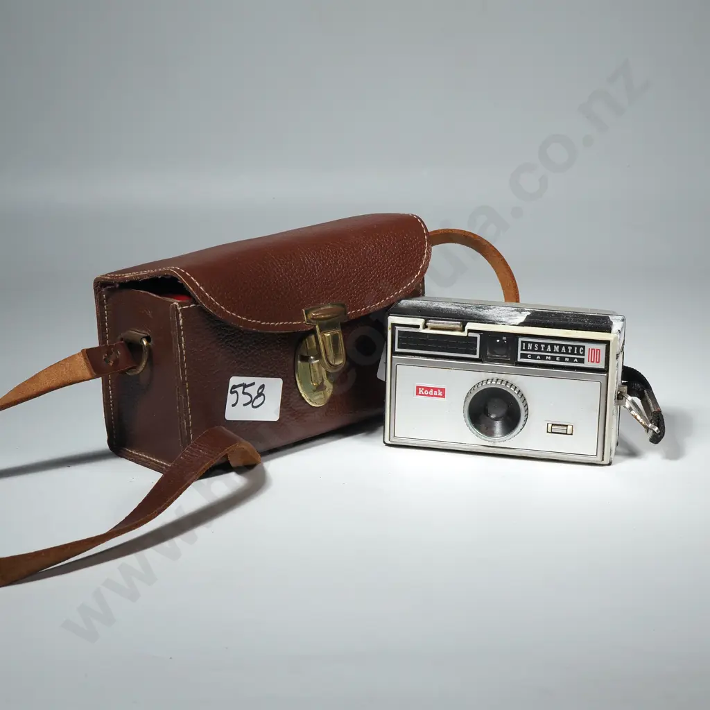 Kodak Instamatic 100 camera & Case Image 1++