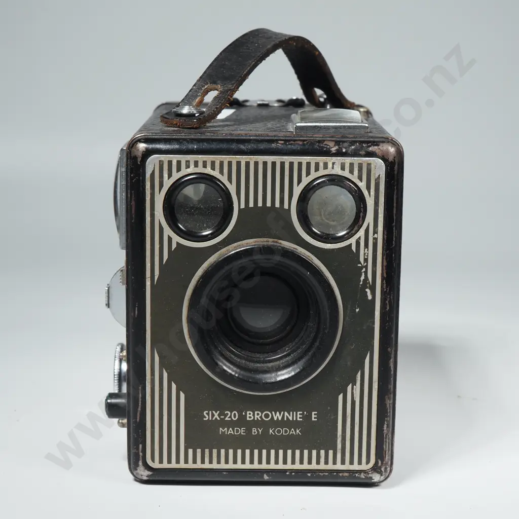 Vintage Collectible Kodak Brownie Six-20 Box Camera , England Image 1++