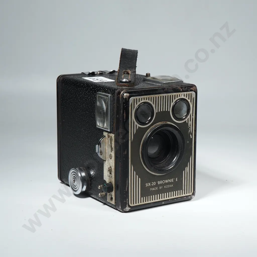 Vintage Collectible Kodak Brownie Six-20 Box Camera , England Image 1++
