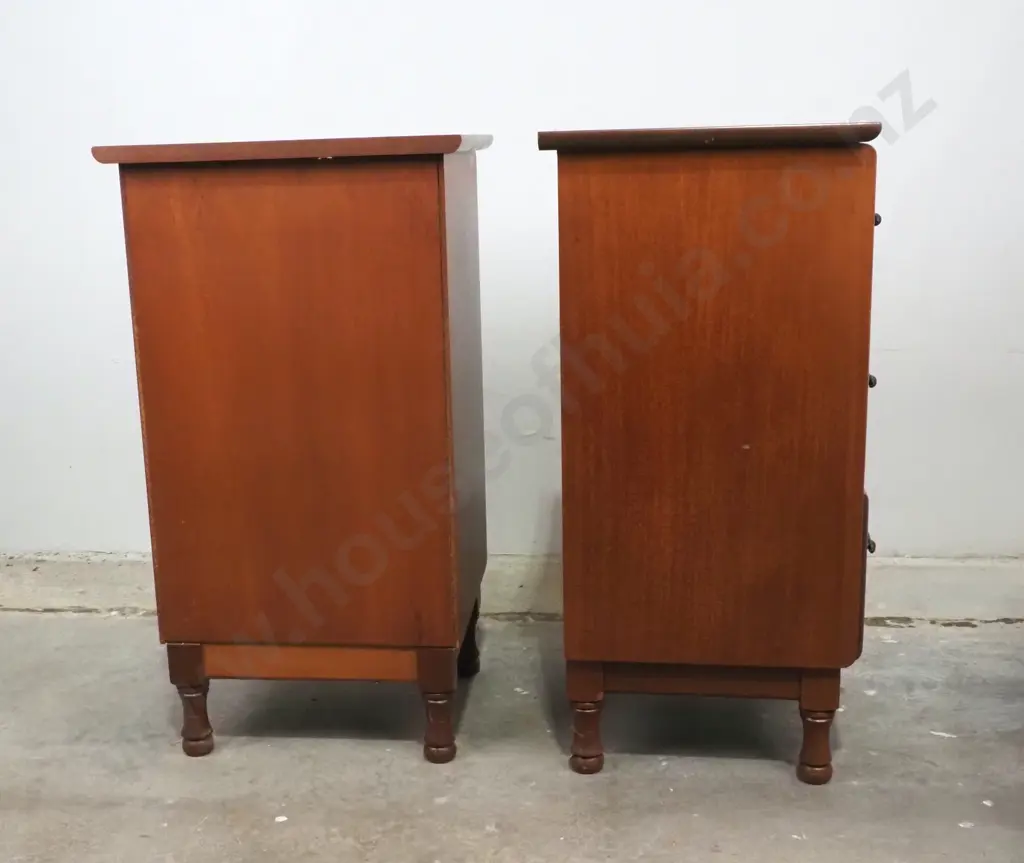 Pair Of Mid Century Modern Bedside Cabinets To Match The Above Lot. Image 1++