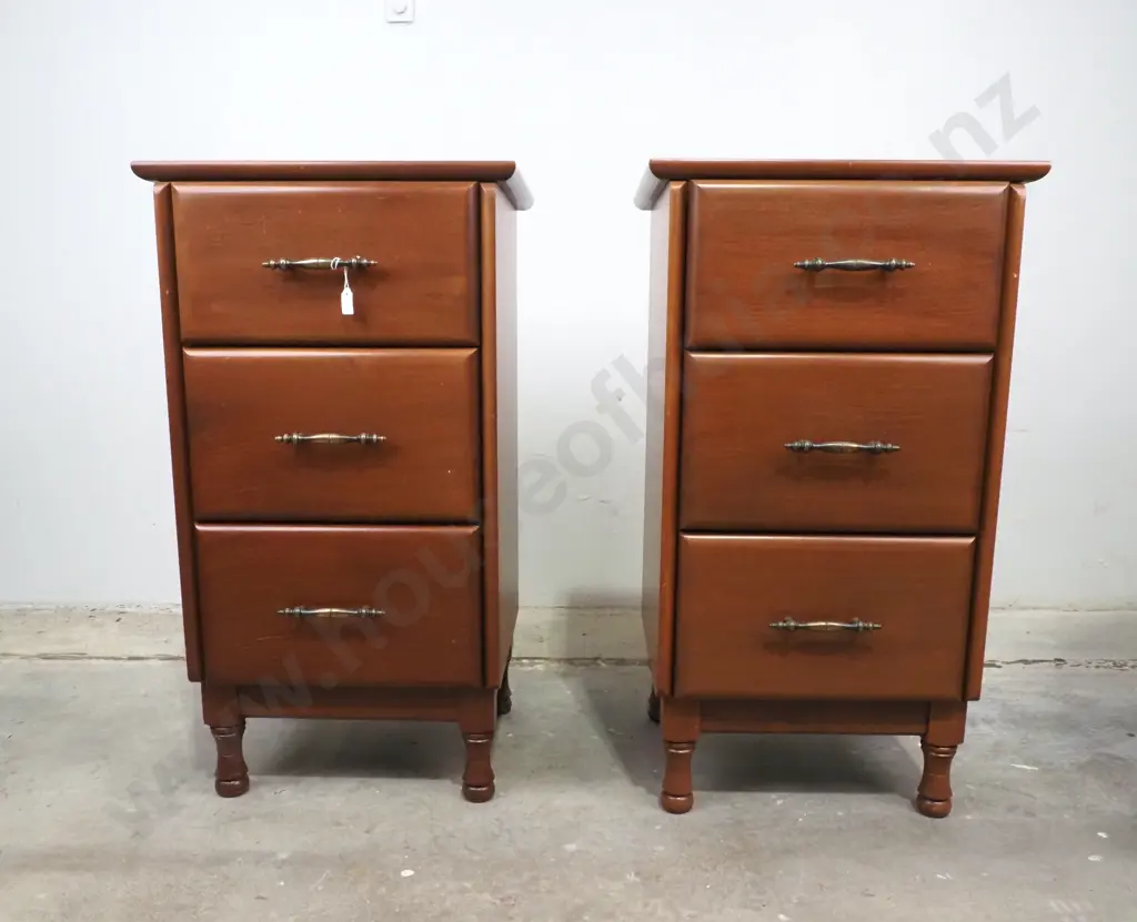 Pair Of Mid Century Modern Bedside Cabinets To Match The Above Lot. Image 1++