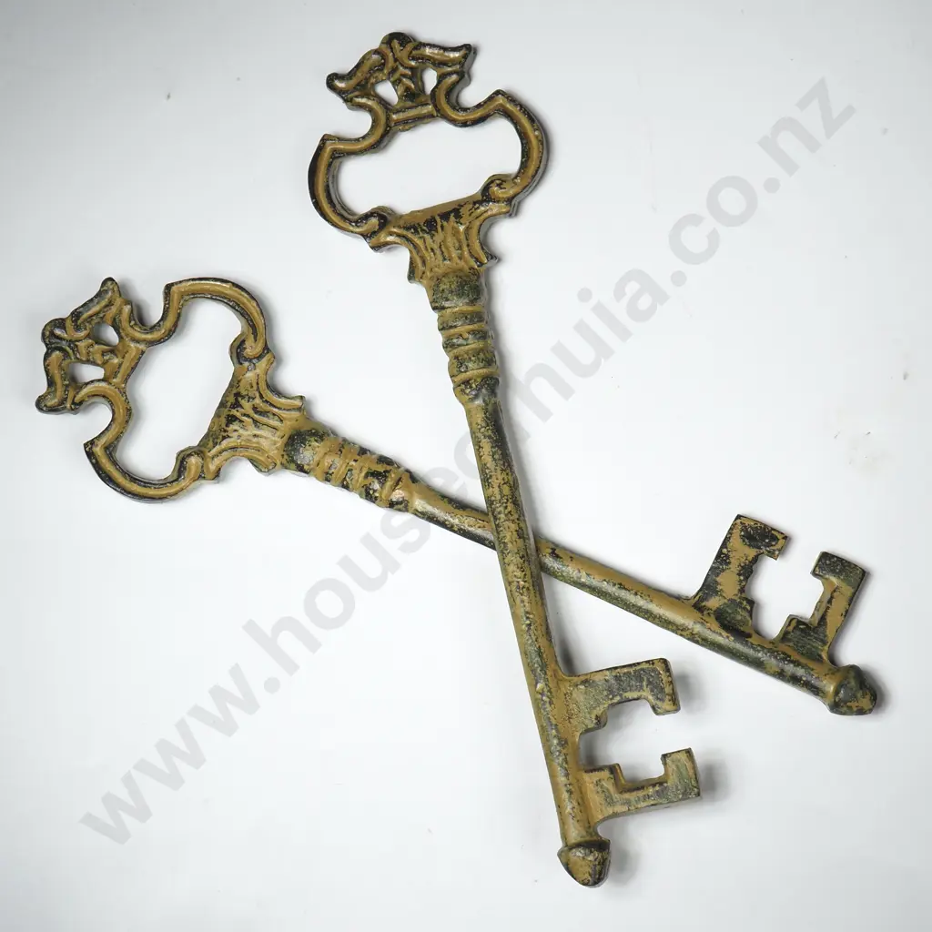 Pair of Iron Vintage Keys Image 1++