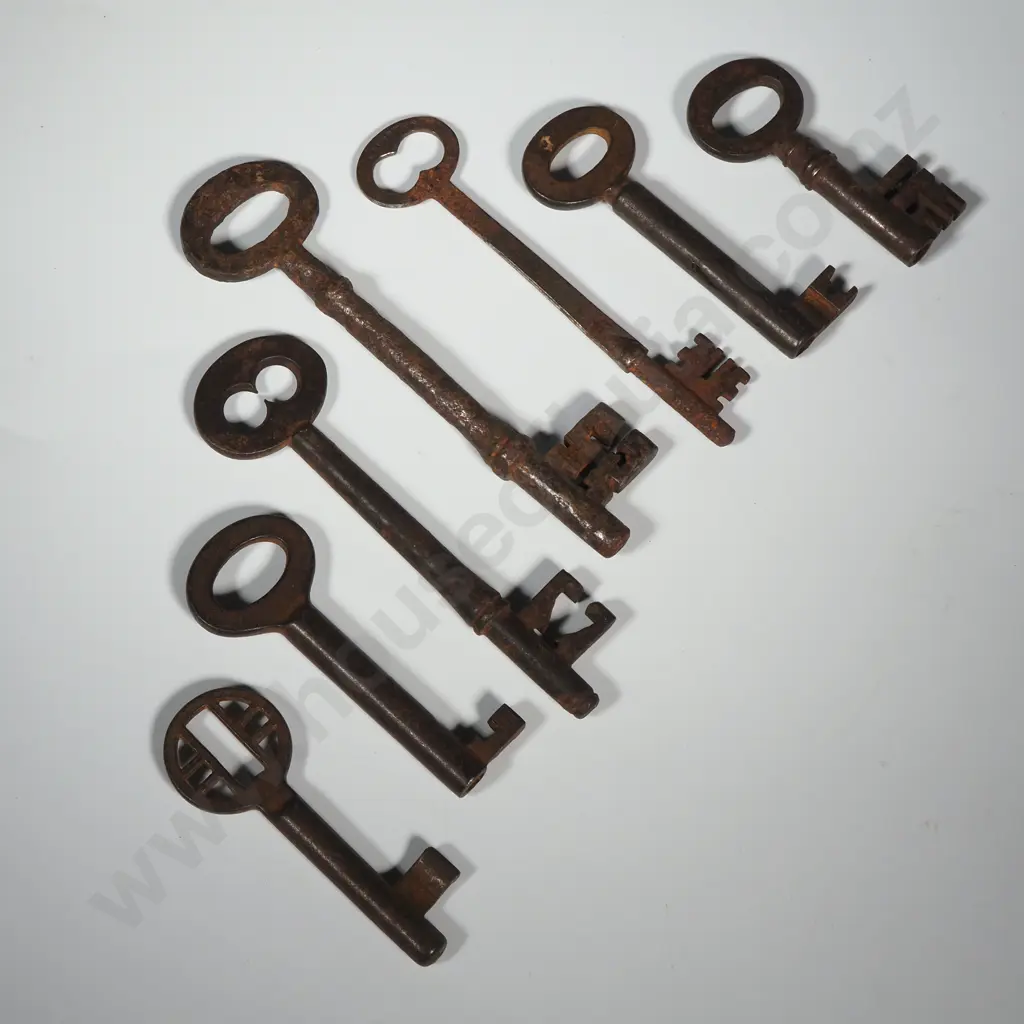 Seven Vintage Keys Of Varying Sizes  Image 1++