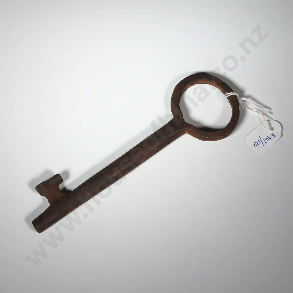 Large Iron Skeleton Key.  Image 1++