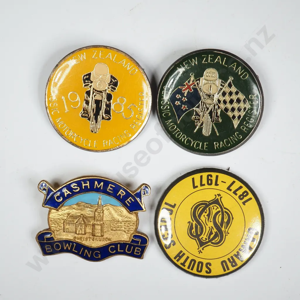 Four Vintage New Zealand Badges  Image 1++