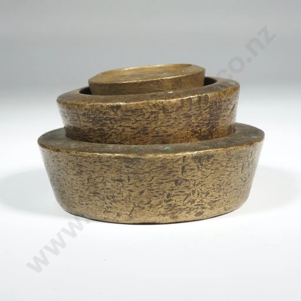 Set Of Three Round Brass Weights -2 oz, 8 oz & 1lb Image 1++