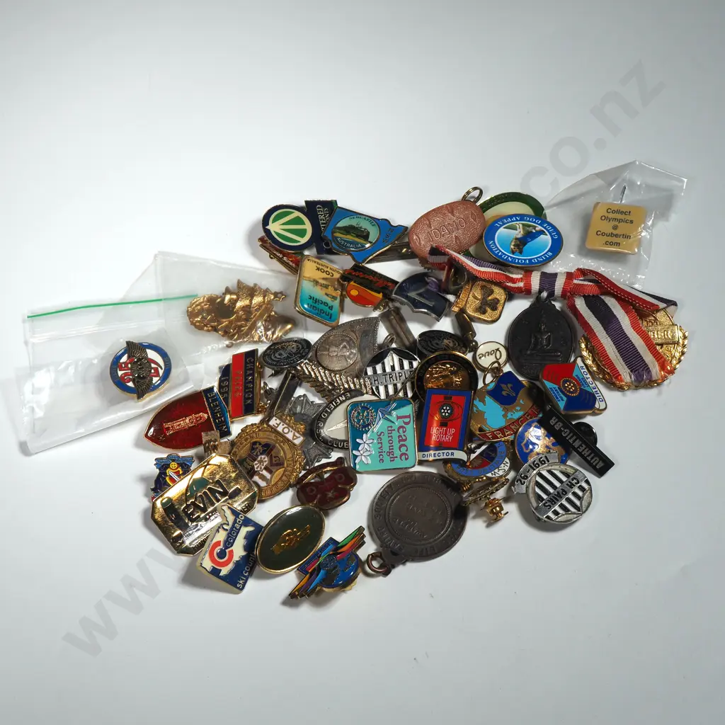 Assorted Lot Of Mainly New Zealand Badges & Buttons Image 1++
