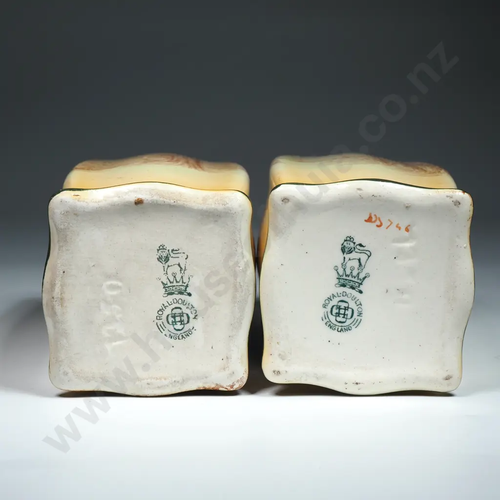 Pair of Royal Doulton Vases in the Shakespeare Pattern - Rosalind & Orlando Image 1++