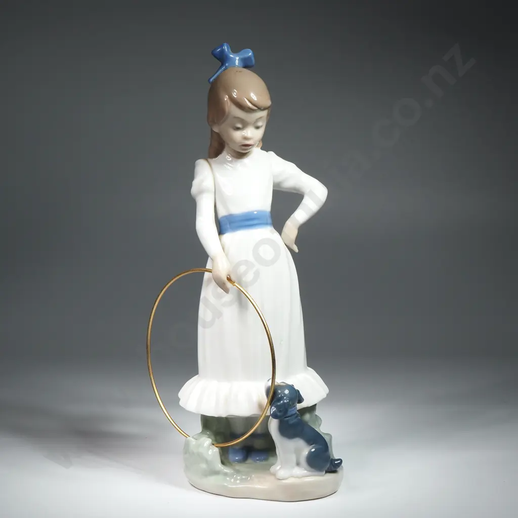 Nao Lladro Porcelain Figure "My Dog Does Tricks" Image 1++