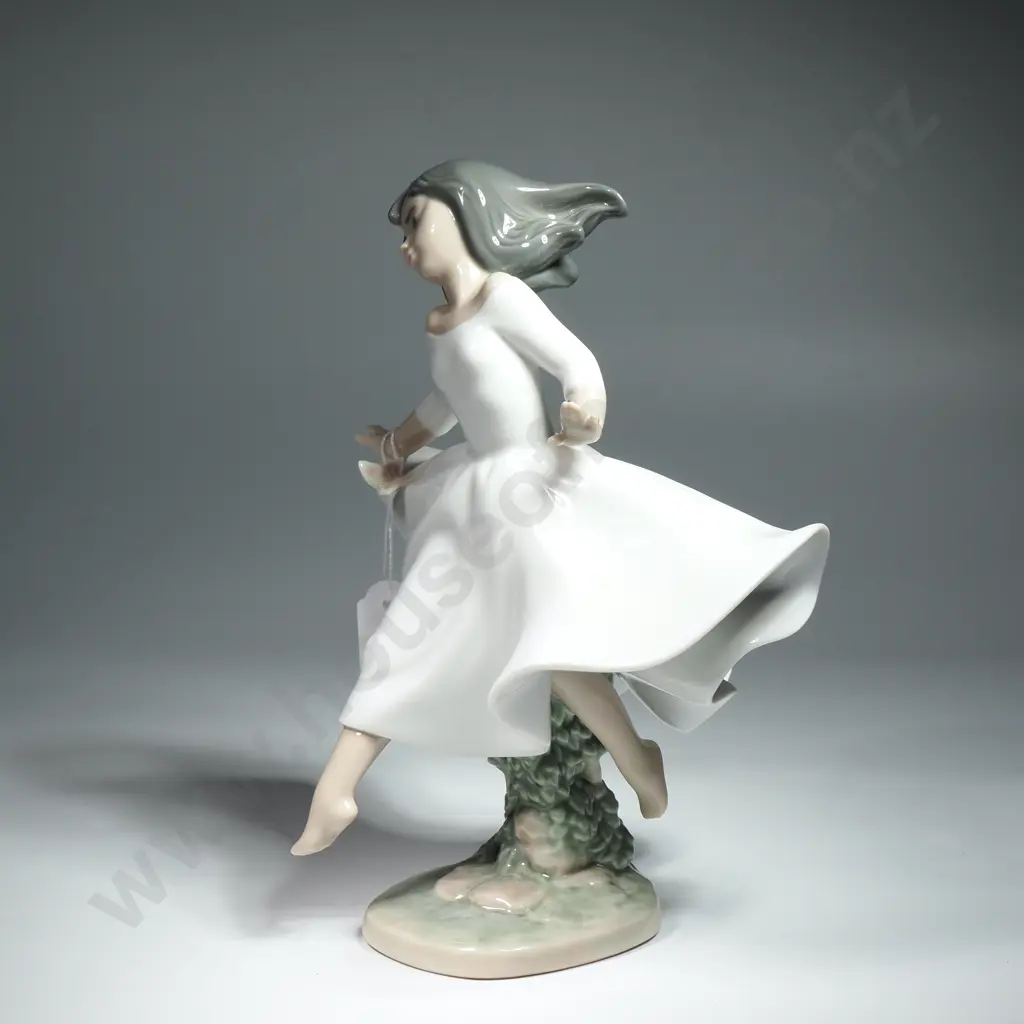 Lladro Porcelain Figure "Spirit Of Youth ". Model No 6413 Image 1++