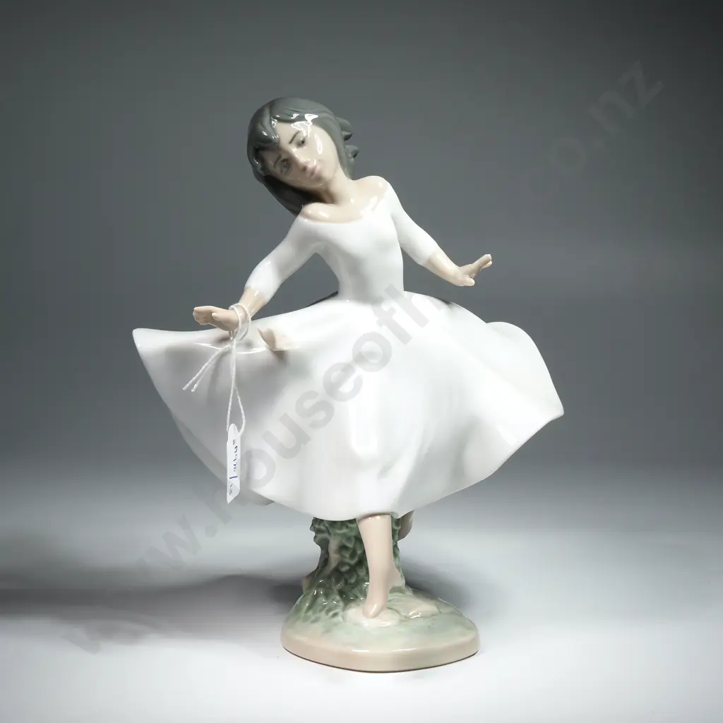Lladro Porcelain Figure "Spirit Of Youth ". Model No 6413 Image 1++