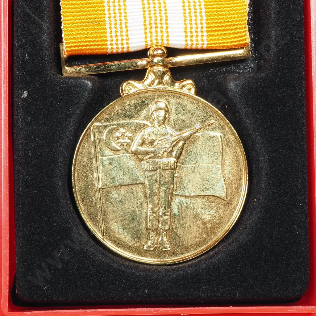 Singapore Armed Forces Good Service Medal In  Gilt  in a Red Fitted Case Image 1++