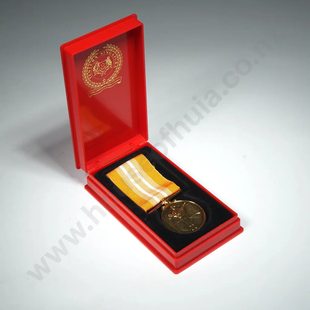 Singapore Armed Forces Good Service Medal In  Gilt  in a Red Fitted Case Image 1++