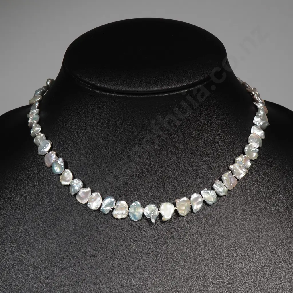 Stunning Cased Pearl Necklace - Australian Pearl Divers - 460mm Image 1++