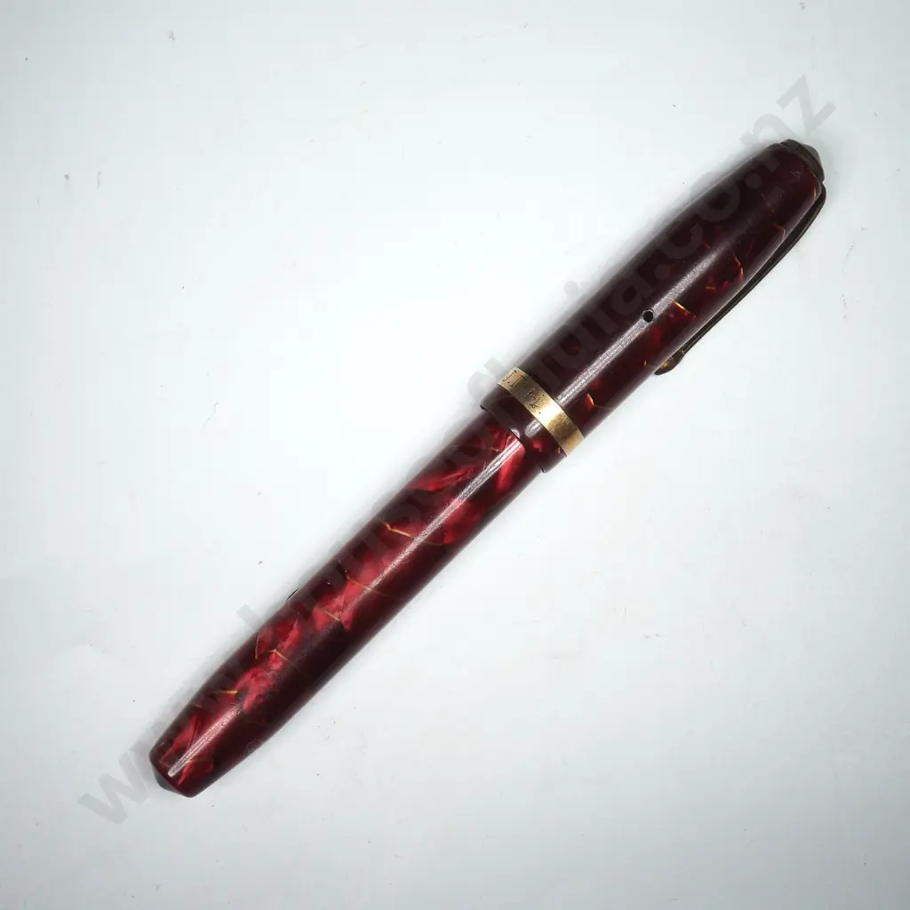 Vintage Conway Stewart Fountain Pen. Marbled Pink w Gold Veins. Image 1++