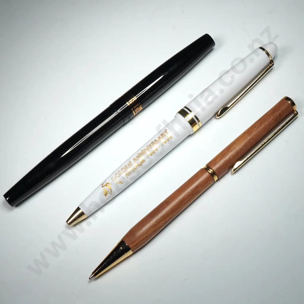 Vintage White Feather Fountain Pen & Two Vintage Ball Points Image 1++