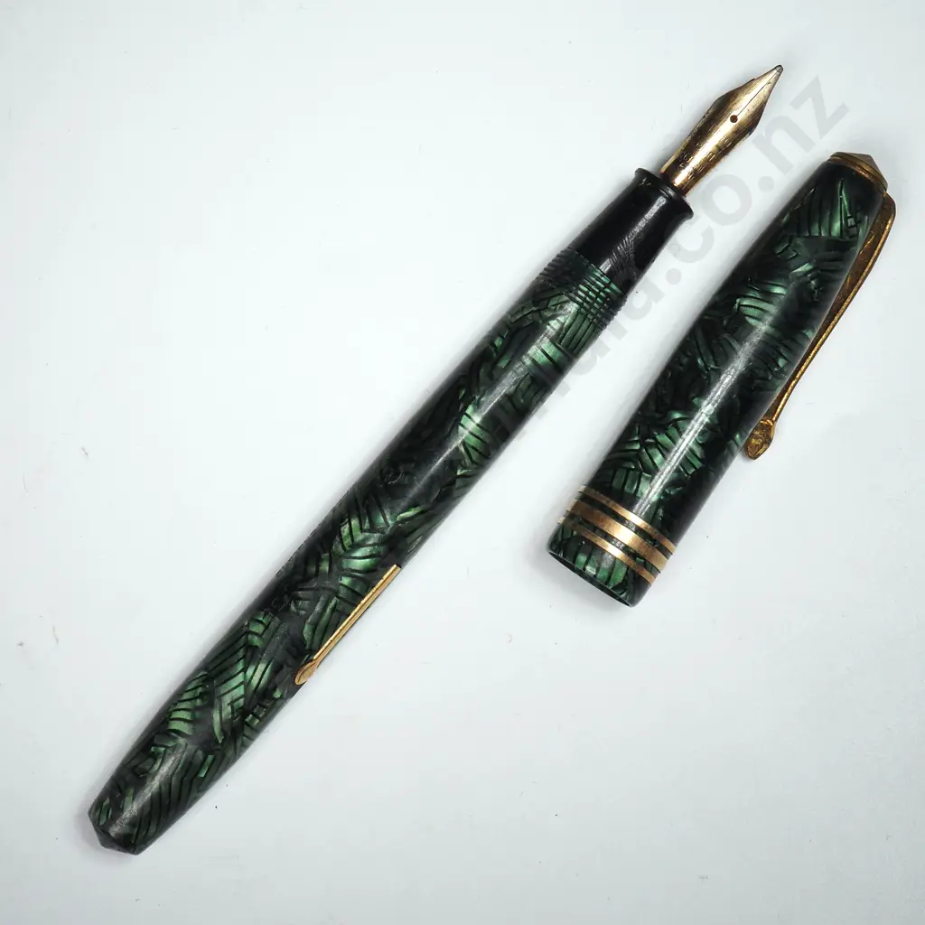 Conway Stewart Fountain Pen W 14 Ct Gold Nib In A Burnham Pen Box  Image 1++