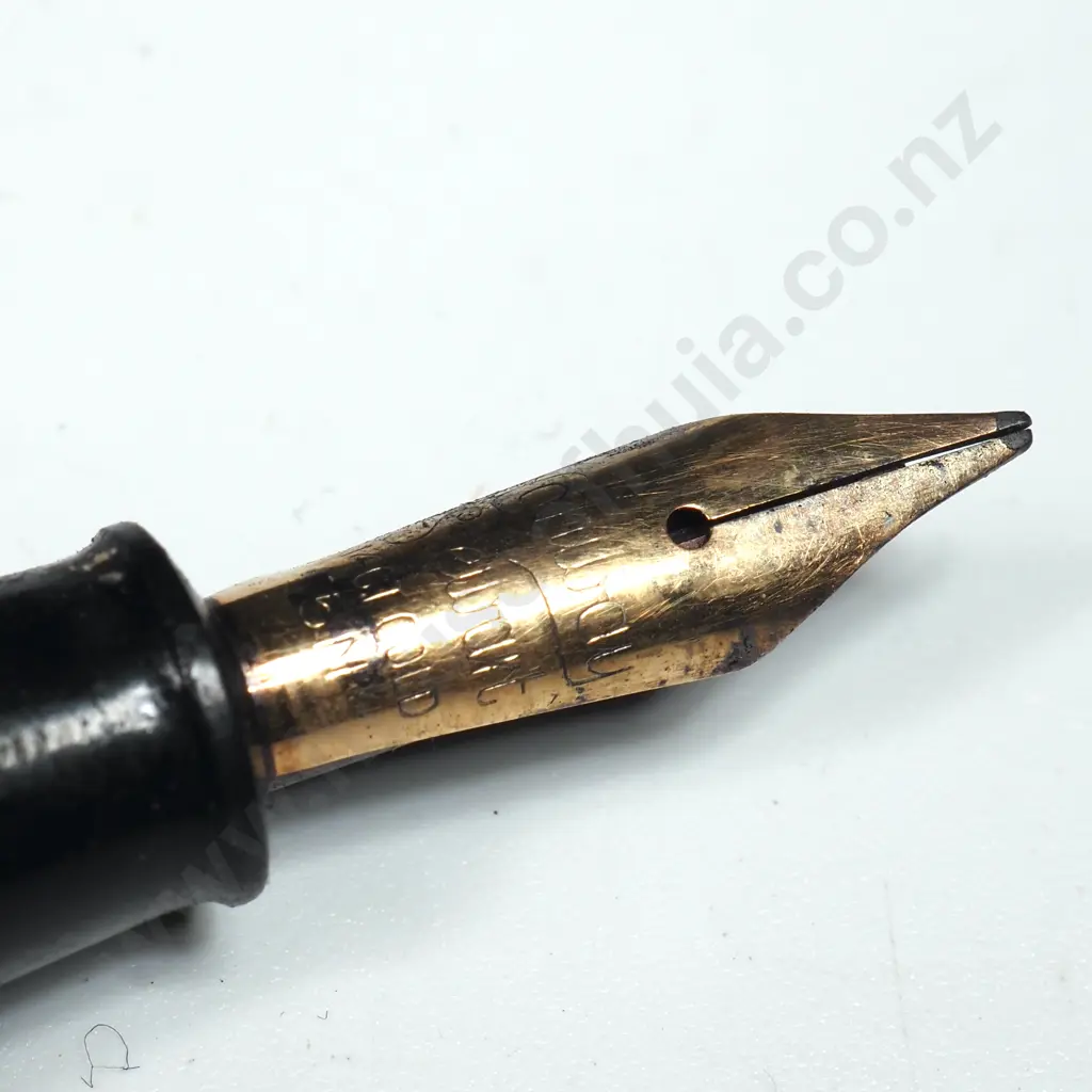 Conway Stewart Fountain Pen W 14 Ct Gold Nib In A Burnham Pen Box  Image 1++