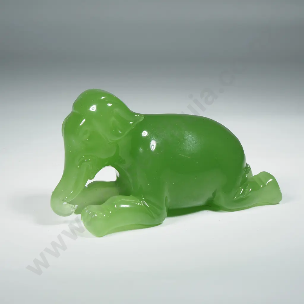 Chinese Jadeite Glass Elephant Figure Image 1++