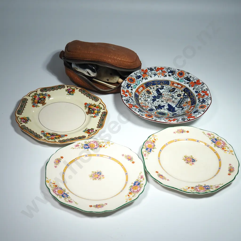 Vintage Philips Philishave In a Leather Pouch & Four Small Plates/Saucer Image 1++