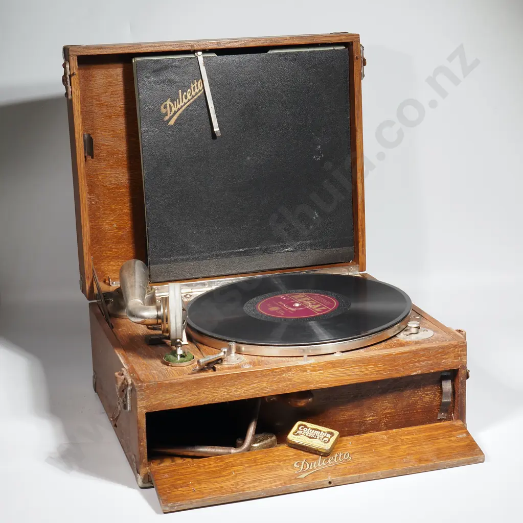 Dulcetto - Vintage Portable Gramophone Image 1++
