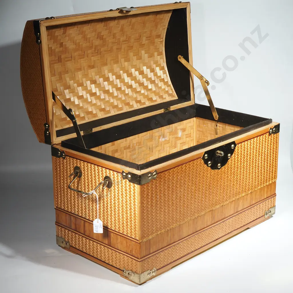 Wicker & Brass Hinged & Handle Storage/Toy Box Image 1++