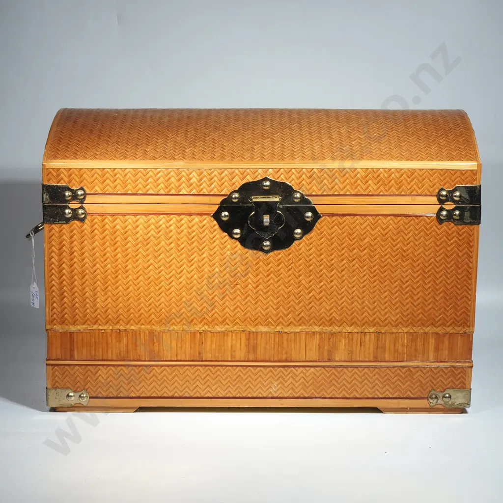 Wicker & Brass Hinged & Handle Storage/Toy Box Image 1++