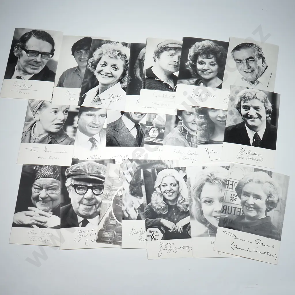 A Collection of Postcards Featuring 'Coronation Street' Actors w Pre Printed Signatures Image 1++