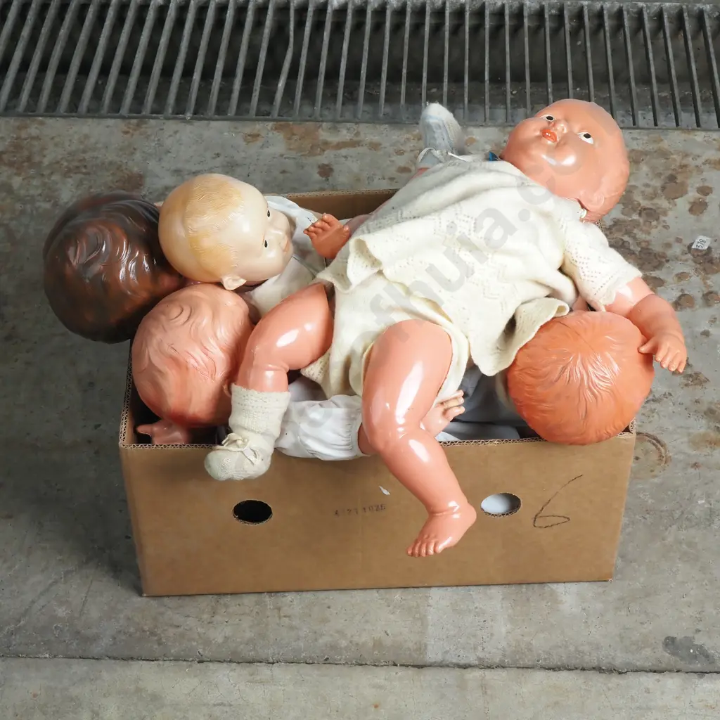 Large Box of Assorted Dolls w Dimples Image 1++