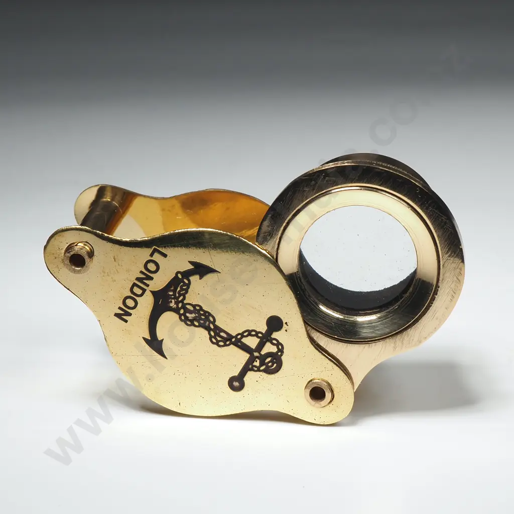 Brass Foldable Magnifying Glass Image 1++