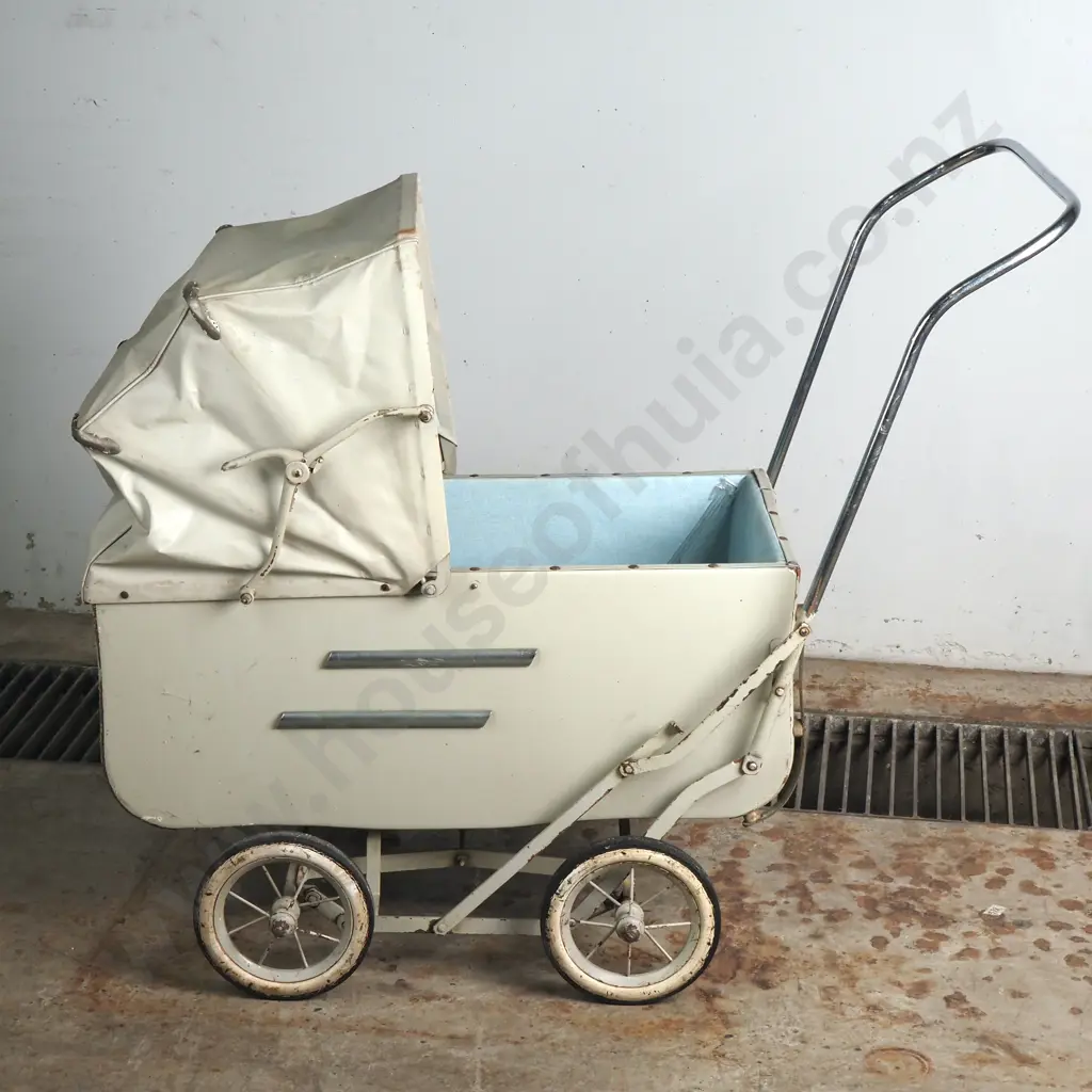 Vintage Baby Pram w Deep Metal Body & Foldable Handle Image 1++