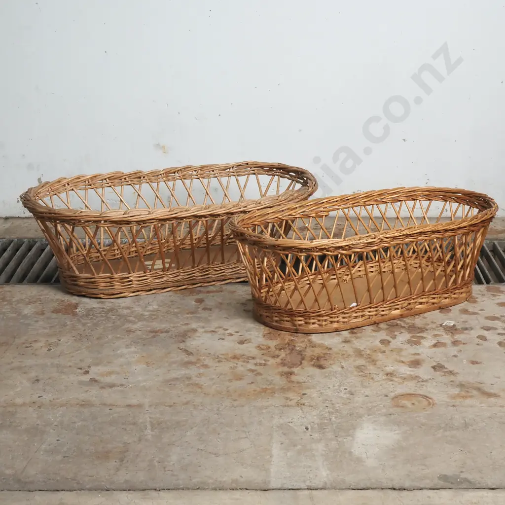 Dolls Cane Bassinet on Stand Image 1++